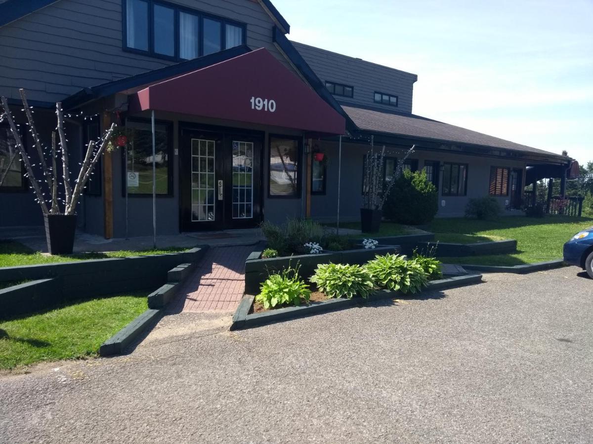 Complexe Les Neiges Hotel Beaupre Bagian luar foto