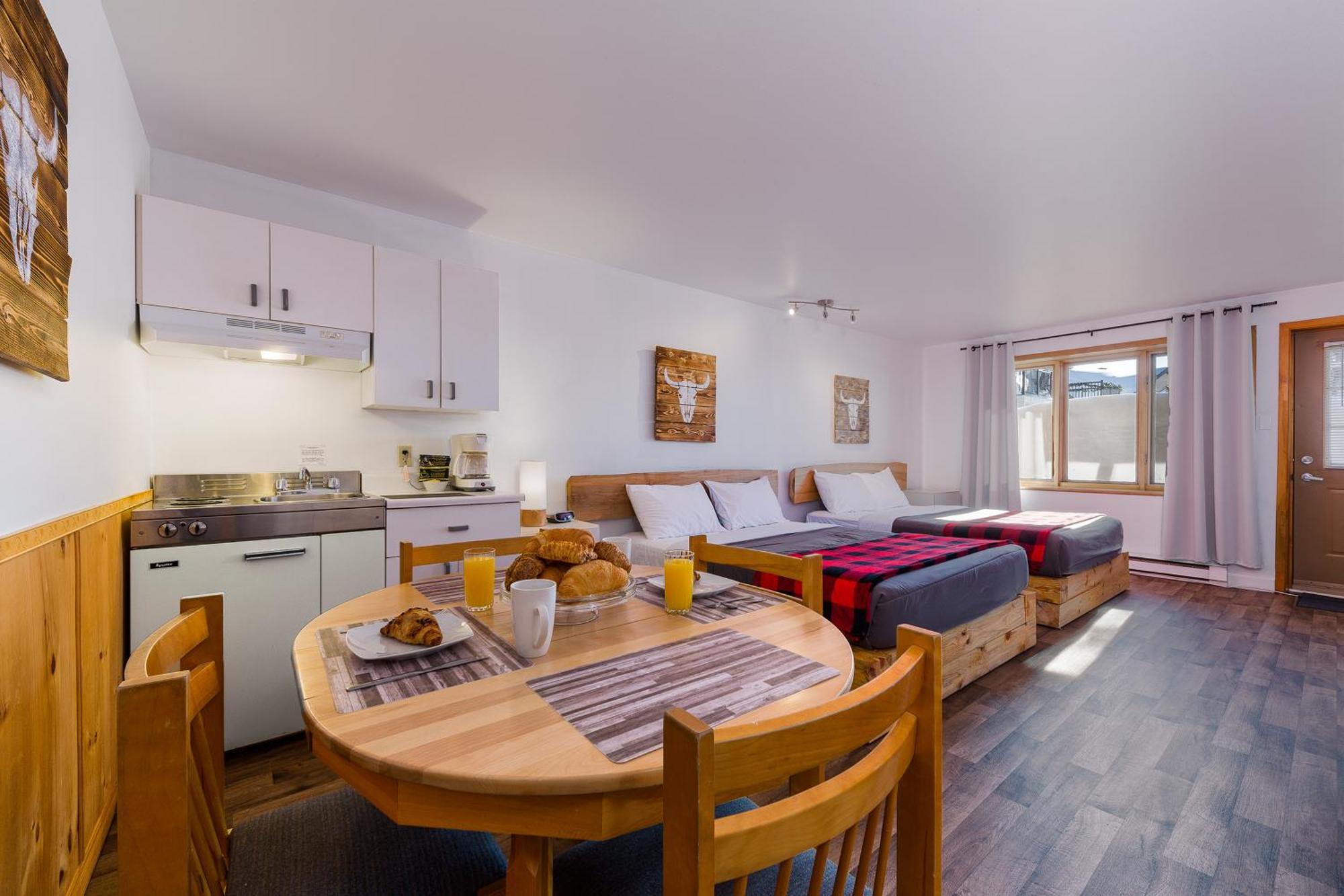 Complexe Les Neiges Hotel Beaupre Bagian luar foto