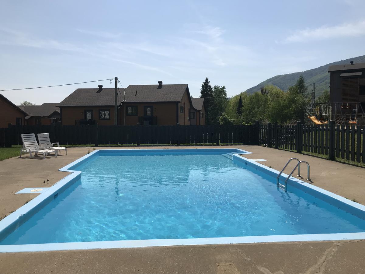 Complexe Les Neiges Hotel Beaupre Bagian luar foto